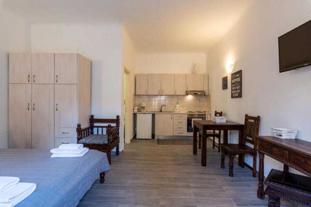 Eleni'S Village Suites Klouvas Exterior photo