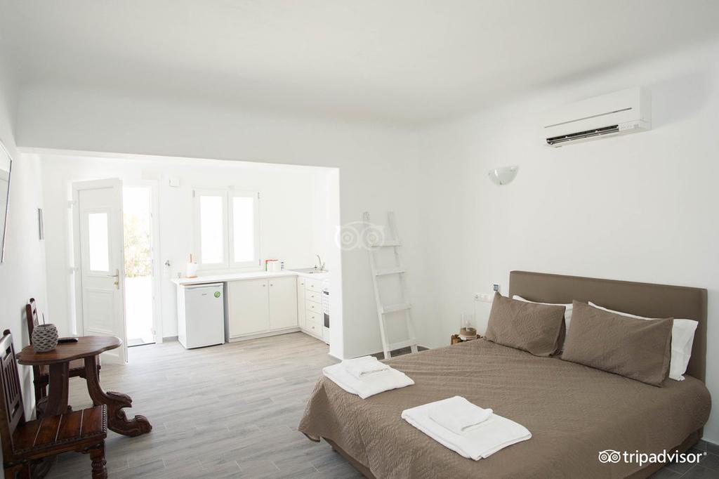 Eleni'S Village Suites Klouvas Exterior photo